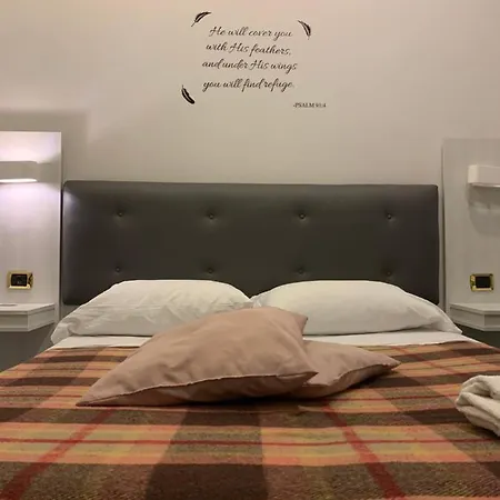Hotell Alessandro Poerio 3*
