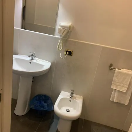 Alessandro Poerio Hotel Nápoles