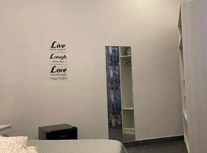 Alessandro Poerio 3* ナポリ